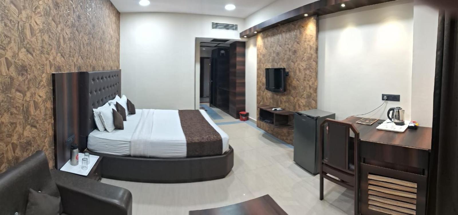 Hotel Samdareeya Pvt Ltd Jabalpur Bagian luar foto