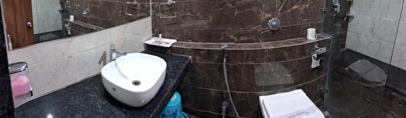 Hotel Samdareeya Pvt Ltd Jabalpur Bagian luar foto