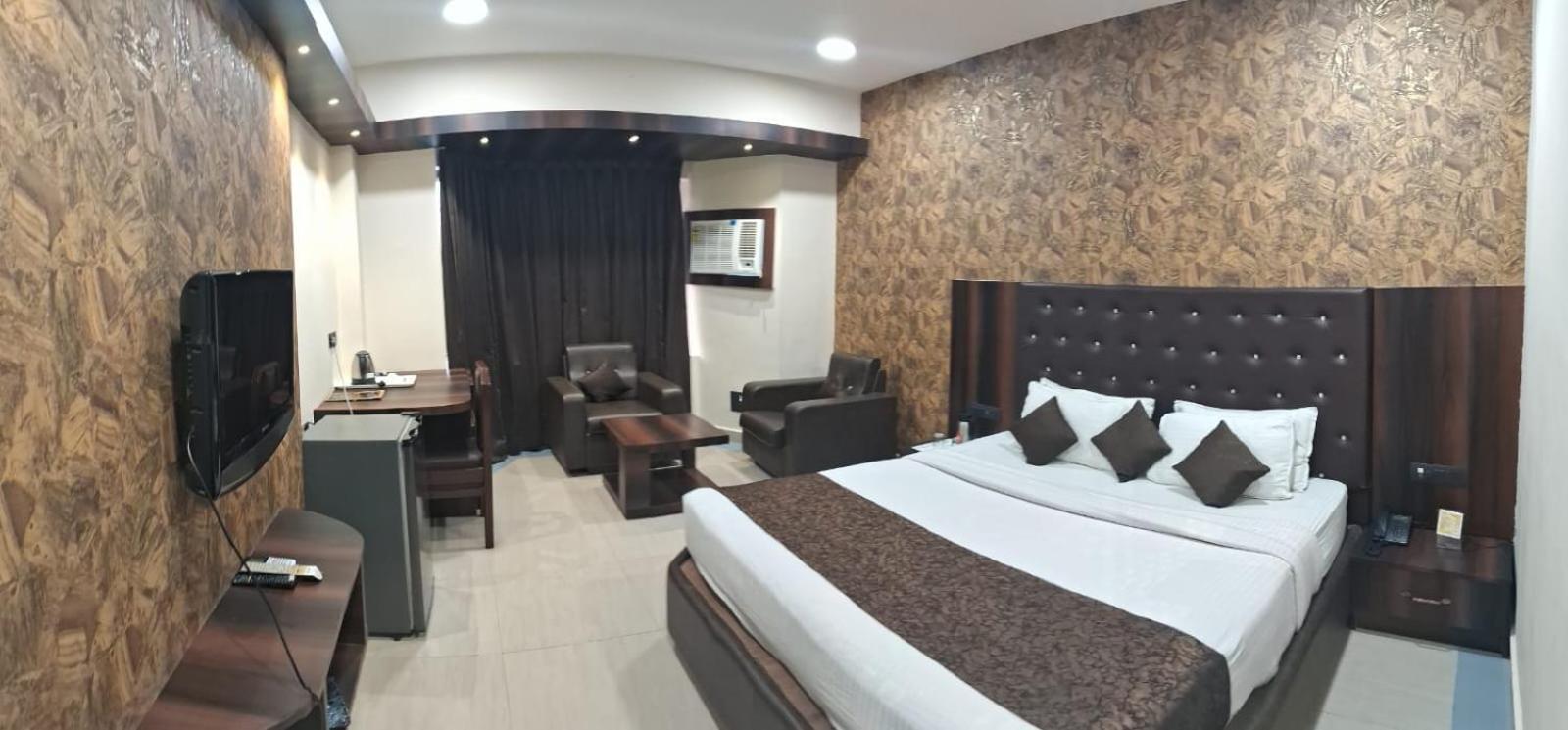 Hotel Samdareeya Pvt Ltd Jabalpur Bagian luar foto