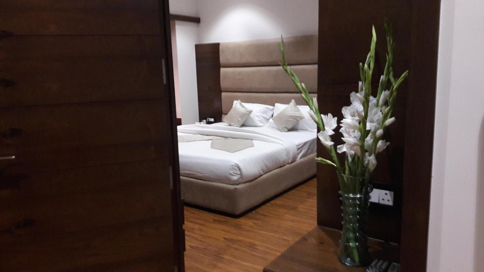 Hotel Samdareeya Pvt Ltd Jabalpur Bagian luar foto